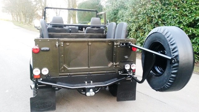 land-rover-defender-90-td5-autobiography-soft-top-hickory-brown-8