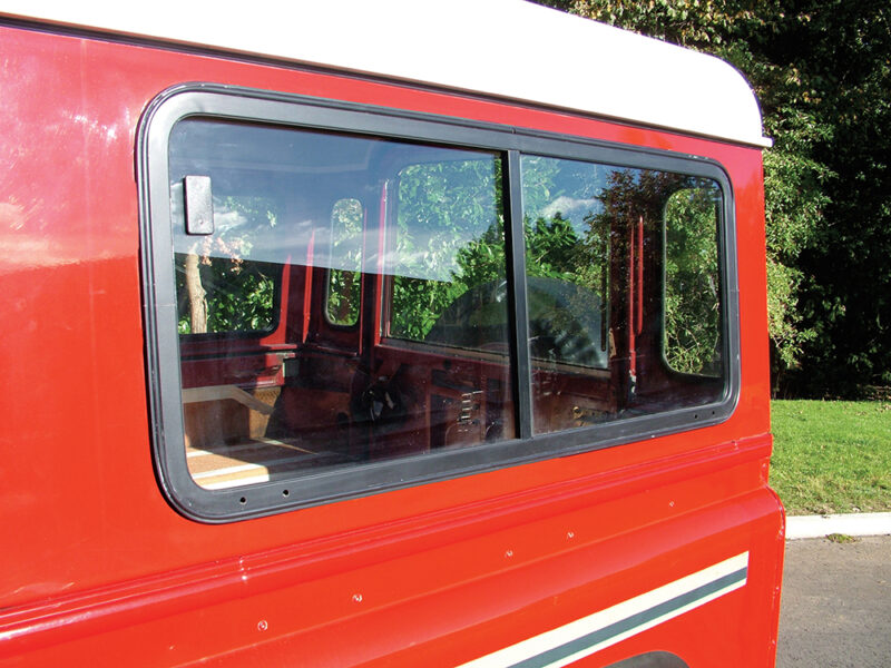 Deluxe Side Sliding Windows