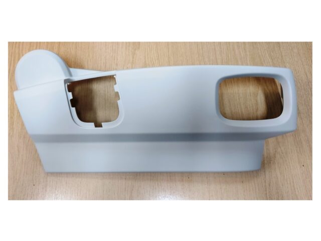 DISCOVERY 4 VALANCE - SEAT COVER IVORY FRONT RIGHT HAND - LR015068