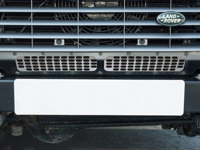 Lower grille defender with air conditioning