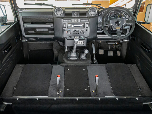 Defender Carpet Kit Front carpet set Black RHD Puma 2.2 DA4921