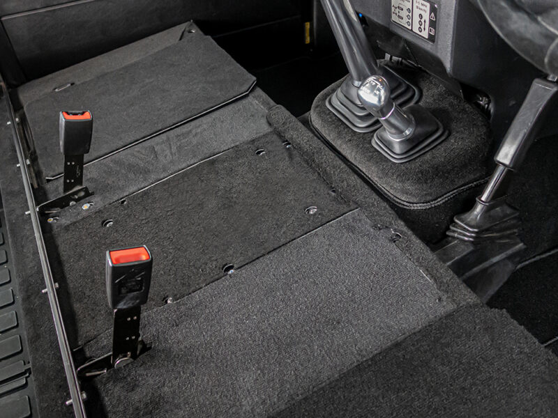 Defender Carpet Kit Front carpet set Black RHD Puma 2.2