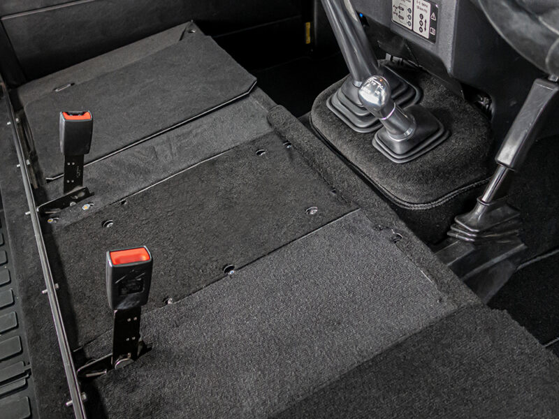Defender Carpet Kit Front carpet set Black RHD Puma 2.2 DA4921