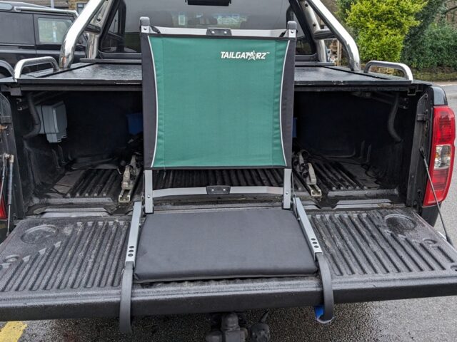 TAILGATORZ FOLDING SEAT FOR ALL TRUCKS / DROP DOWN TAILGATES