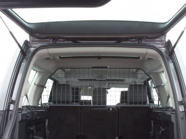 LAND ROVER DISCOVERY 3 REAR HALF HEIGHT MESH DOG GUARD