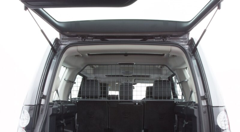 LAND ROVER DISCOVERY 3 REAR HALF HEIGHT MESH DOG GUARD