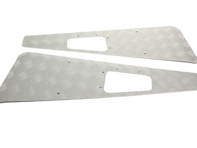 Land rover defender 2007 onwards chequer plate wing tops pair - shorter version